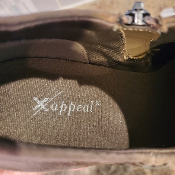 Xappeal “Sabine Taupe” Zippered Suede Ankle Boots/Booties Shoes (Womens Size 7M) - Picture 7 of 9